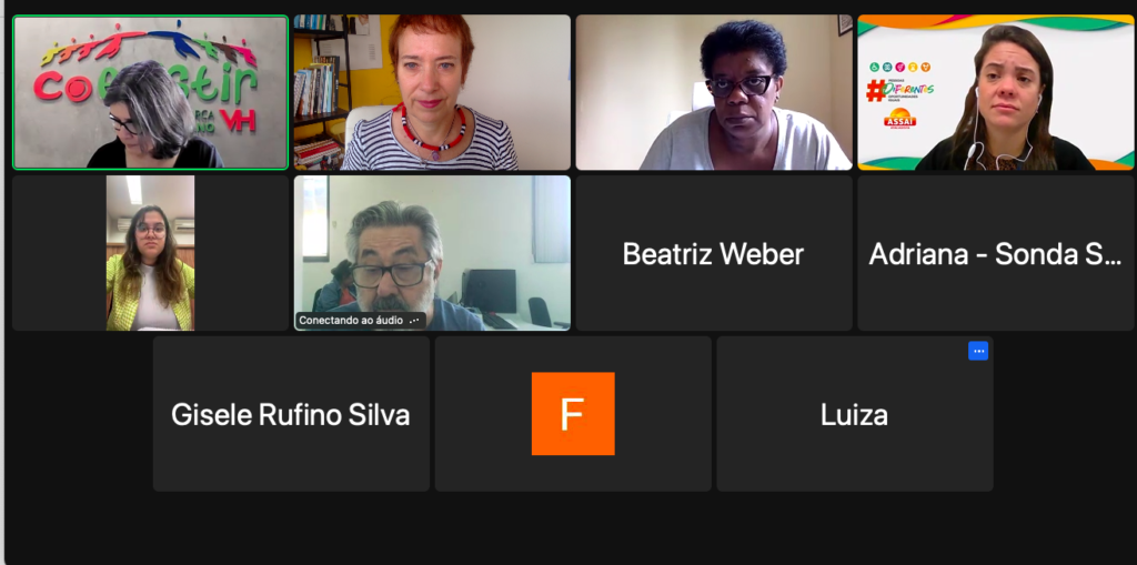 Print de reunião online com vários participantes.